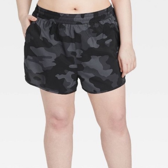 All in Motion Women's Mid-Rise Run Shorts 3" Dark Gray Camo 3X - Picture 1 of 3